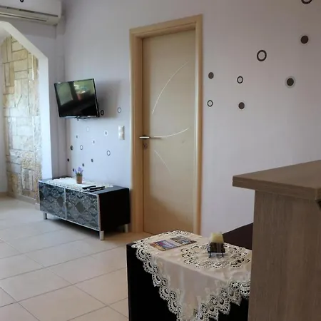 Apartment Loukia's 1 *